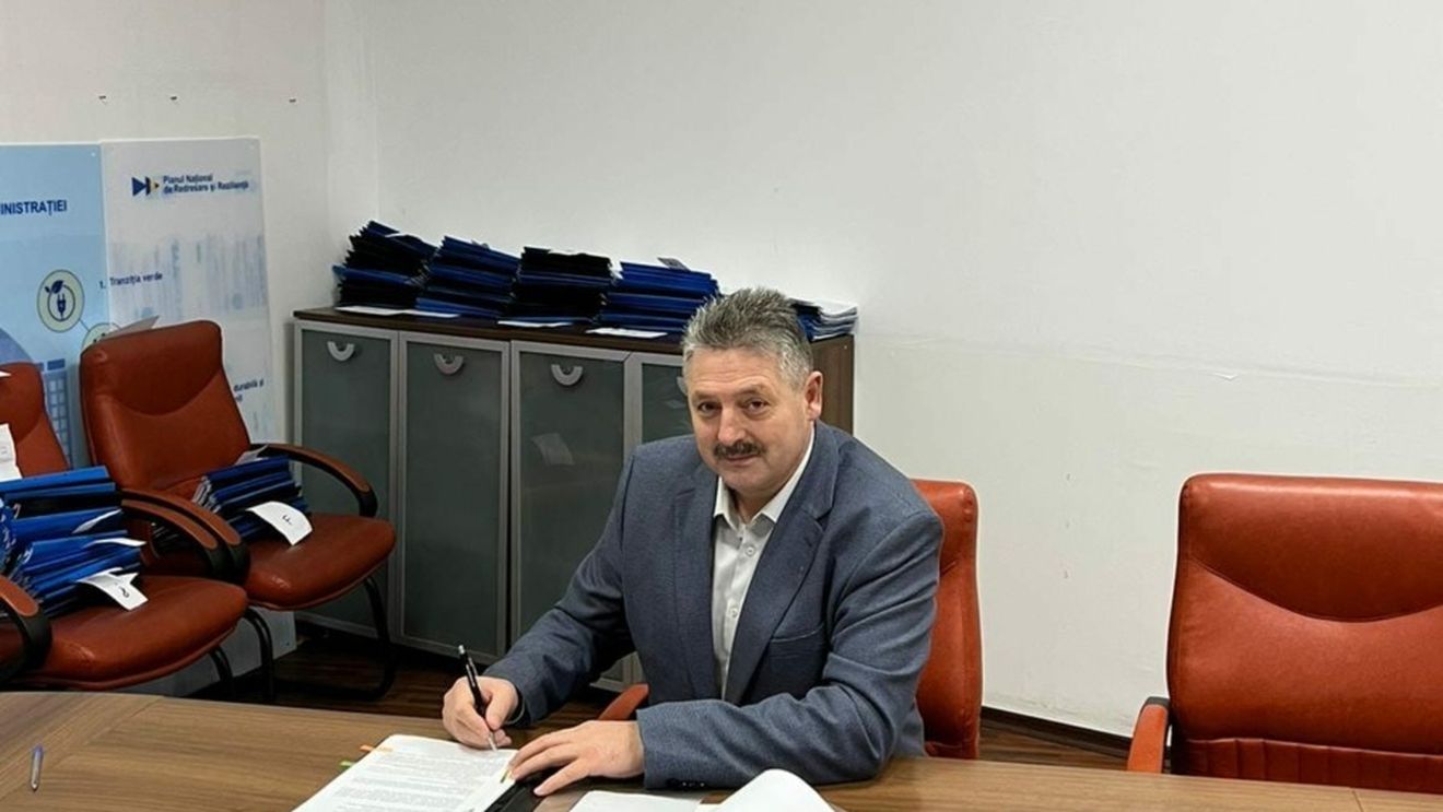 Primarul de la Buşteni acuzat că ar fi lovit o femeie, pus în libertate de instanţă