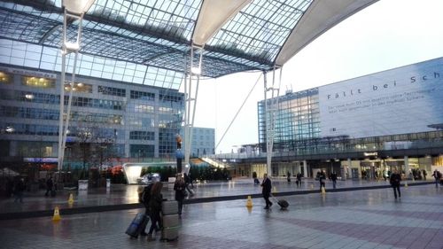 Aeroportul din München a fost închis a doua noapte consecutiv, după o nouă alertă cu drone