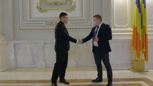 EXCLUSIV Socrul mare, bucătarul de la nuntă și unul dintre nașii lui George Simion au fost condamnați penal pentru furt calificat, lovire, conducere fără permis și fugă de la locul accidentului. Tatăl lui Simion, condamnat pentru ultraj / Reacția liderului AUR