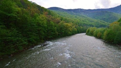 Cod galben de inundaţii pentru râurile mici din mai multe județe din țară