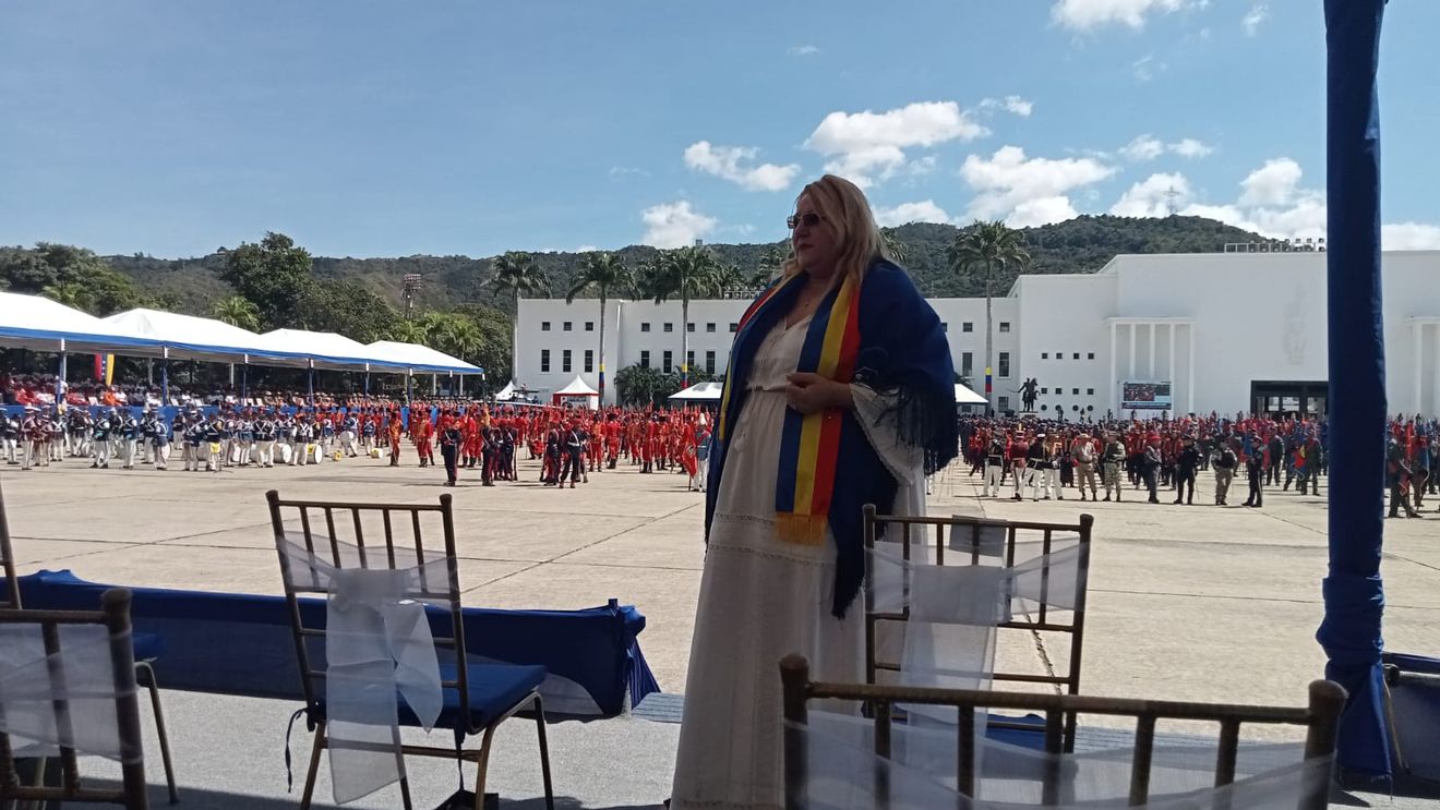 Euractiv: Eurodeputata de extremă dreaptă Diana Șoșoacă, ridiculizată pentru că s-a întors cu mâna goală de la învestirea lui Maduro / Ea s-a întâlnit cu actorul Fernando Carrillo din telenovela Rosalinda