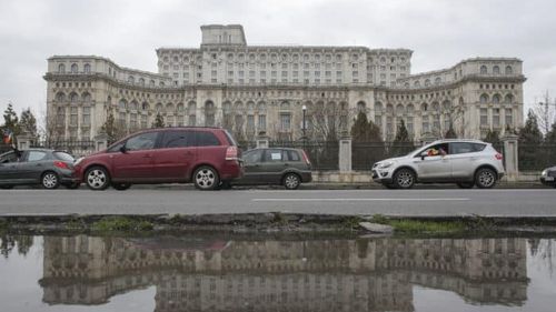 Participanții la mitingul PSD de sâmbătă își vor putea parca mașinile la Palatul Parlamentului. Opoziția: PSD și ALDE au confiscat Parlamentul