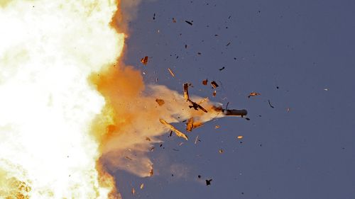 Ucraina anunţă că a doborât şase dintre şapte rachete de croazieră de tip X-101 şi 133 dintre 213 drone lansate noaptea de Rusia în nouă regiuni ucrainene, soldate cu cel puţin patru răniţi. Moscova anunţă că a vizat aerodromuri militare şi că şi-a atins obiectivele