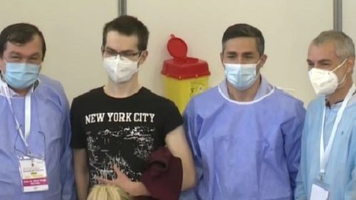 Fiul medicului Mihai Craiu a venit din Marea Britanie să se imunizeze la Maratonul Vaccinării din Capitală. A primit serul de la Johnson&Johnson de la Valeriu Gheorghiţă