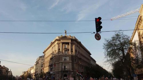 Cele mai mari proteste anti-Orban la Budapesta: Zeci de mii de unguri au strigat "Jos dictatorul!"