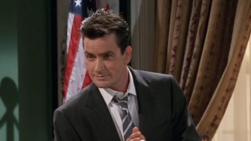 Charlie Sheen nu s-a mai atins de 8 ani de alcool și droguri / Actorul lansează o carte de memorii și un documentar despre viața lui