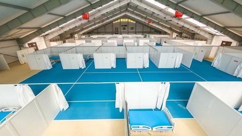 Unitatea medicală amenajată în Sala polivalentă a universității de medicină din Târgu Mureș a primit primii doi pacienți cu COVID-19, aflați în stare critică