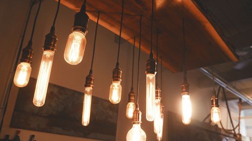 Energia electrică s-a scumpit cel mai mult în luna octombrie, cu 72,3% în ritm anual, potrivit Institutului Naţional de Statistică