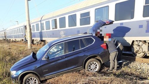 Trafic feroviar afectat în Cluj, după ce un tren a lovit o maşină