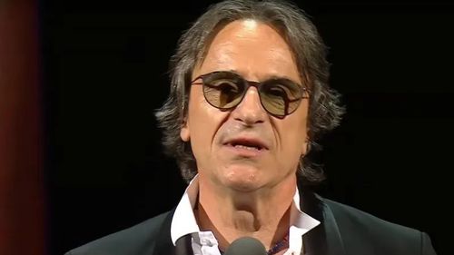 Actorul Claudiu Bleonţ îi cere iertare fiicei sale pentru momentul umilitor de la Premiile Gopo: "Nu a fost intenţia mea să o discreditez pe Eva, nu îmi doresc să îmi educ copilul prin mustrare publică"