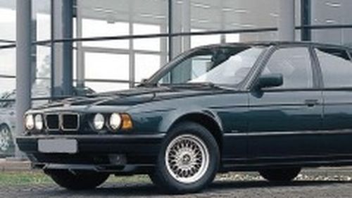 Un Mercedes, un BMW Seria 5 și două Mazda 6, printre mașinile abandonate în Sibiu / Primăria anunță că urmează să le ridice de pe domeniul public