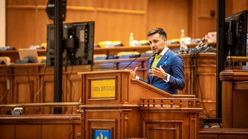 Liderul USR Iaşi, Filip Havârneanu: Chirica vrea guvernare PNL-PSD pentru a-şi forma o majoritate trainică în Consiliul Local şi a readuce proiectele dubioase pe masa consilierilor