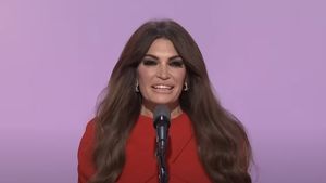 Iubita lui Trump junior va fi noul ambasador SUA în Grecia / Tatăl ginerelui lui Donald Trump va fi ambasador la Paris / Tatăl unui alt ginere al președintelui ales va fi trimis în Orientul Mijlociu