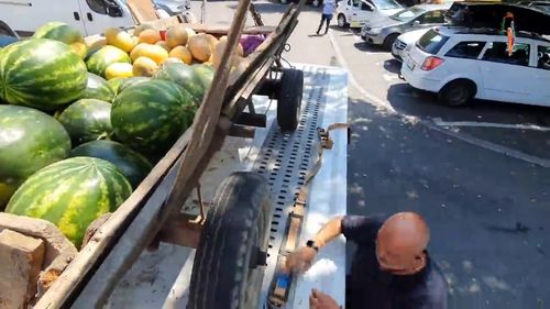 VIDEO Primarul sectorului 4:  Căruţele trase de cai din care se face comerţ neautorizat nu-şi mai găsesc locul aici / Amenzile oricum nu sunt plătite, vom confisca atelajul