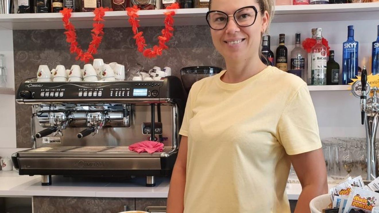 Româncă din Italia, proprietara unui bar, impresionată de gestul a trei tineri: au intrat noaptea și au băut bere. Au lăsat un bilet și banii / ”A fost un semn de respect pentru munca mea”