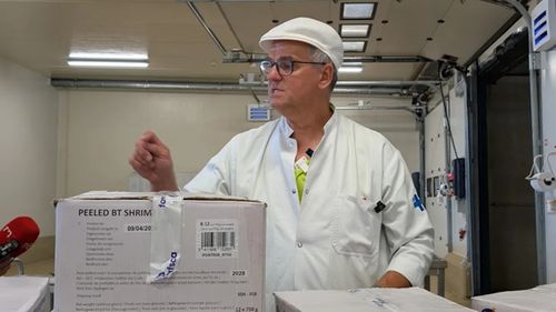 REPORTAJ FOTO-VIDEO | Cum sunt verificate alimentele care intră în Uniunea Europeană. Ce se întâmplă cu transporturile care ridică suspiciuni / Studiu de caz: creveții din India