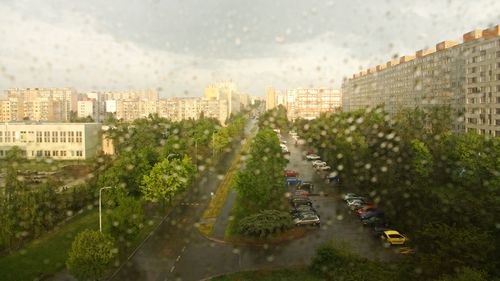 Apele pluviale în orașele din România, între urbanizare și schimbări climatice: inundațiile prevenite prin soluții verzi / Apa de ploaie, privită ca o resursă valoroasă, nu ca un deșeu