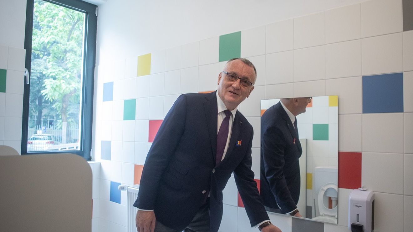 Cîmpeanu: Nu are legătură toaleta în curte cu calitatea educației