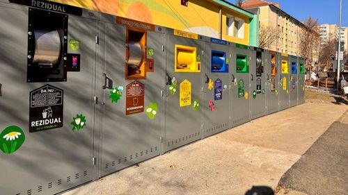 Autorităţile din Sfântu Gheorghe, nemulţumite de containerele inteligente achiziţionate prin PNRR, centralizat / ”Era mult mai bine dacă lăsau ca să facem noi licitaţiile , că sigur cumpăram mai de calitate"