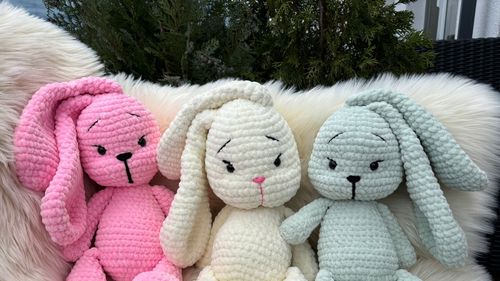 O economistă din Sibiu și-a deschis afacere cu investiție inițială de 100 de lei: Face jucării croșetate / ”M-am interesat să cumpăr materiale calitative, umplutura este hipoalergenică, care să nu afecteze copilașii”