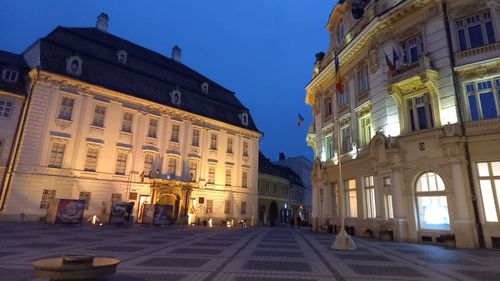 Ameninţare cu bombă în centrul Sibiului/ Au fost trimise mai multe echipaje de Poliţie şi s-a solicitat prezenţa specialiştilor SRI, precum şi a unui câine antrenat pentru detectarea explozibililor