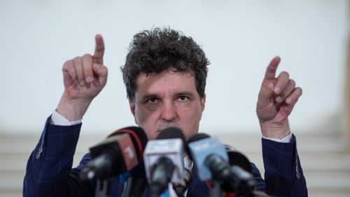 Nicușor Dan, despre stimulentul pentru constituirea familiilor: Banii pentru acest stimulent şi pentru alte proiecte sociale, cheltuiţi în avans de Gabriela Firea într-o orgie de târguri, festivaluri şi reclame, lăsându-ne în imposibilitatea de a le finanţa