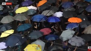 VIDEO Marșul umbrelelor. Mobilizare de amploare pe ploaie la Hong Kong: 1,7 milioane de manifestanți
