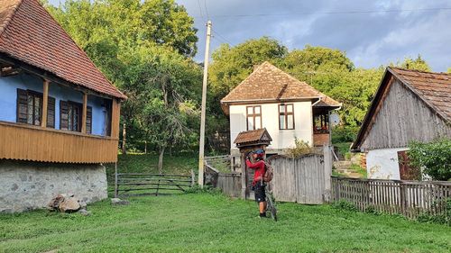 Pe toată Via Transilvanica, ziua 8. Pe autostrada urșilor am ajuns în satul-muzeu (Turnul Sfatului)