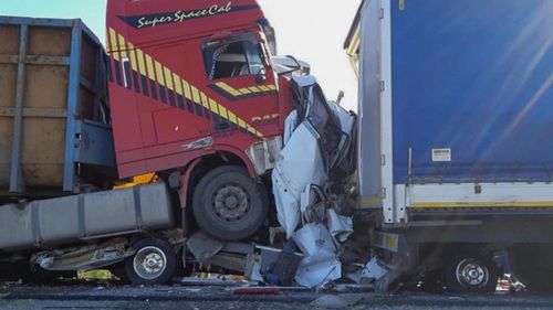 Cel puţin 16 persoane şi-au pierdut viaţa într-o coliziune între un microbuz şi două camioane / Accidentul s-a produs în regiunea rusă Ulianovsk (Volga)
