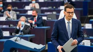 Polonia: Adoptare definitivă a legii care desființează camera disciplinară a Curții Supreme