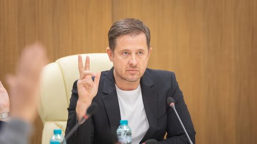 Thuma, atac la Bolojan cu un video din 2017 în care premierul vorbea de ”confiscarea” bugetului primăriilor de către stat / Președintele Consiliului Județean Ilfov a pierdut funcția de coordonare a PNL București