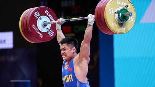 Sportivul chinez Lyu Xiaojun, triplu campion olimpic la haltere, a fost depistat pozitiv pentru dopaj / El a fost cel mai vârstnic medaliat cu aur la haltere din istorie când a câștigat aurul la Olimpiada de la Tokyo