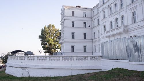 Încă un proiect de reabilitare a monumentelor istorice bate pasul pe loc în Constanța: Comandamentul Marinei Militare, fostul Hotel Carol, trebuia finalizat în aprilie 2023/ Lucrările nu sunt nici la jumătate