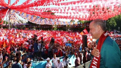 Partidul lui Erdogan cere noi alegeri pentru Primăria Istanbul. După înfrângere, Erdogan acuză implicarea crimei organizate