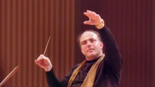 Dirijorul Filarmonicii George Enescu a murit din cauza COVID-19/ Fratele artistului: După o lupta de trei săptămâni cu virusul Covid-19, iubitul meu frate ne-a părăsit astăzi la ora 6 am