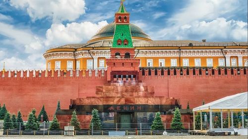 Un bărbat care a aruncat cu un cocktail Molotov în direcţia mausoleului lui Lenin din Moscova a fost reţinut