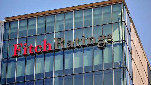 Fitch retrogradează ratingul Franței, afectată de criză, la cel mai scăzut nivel din istorie