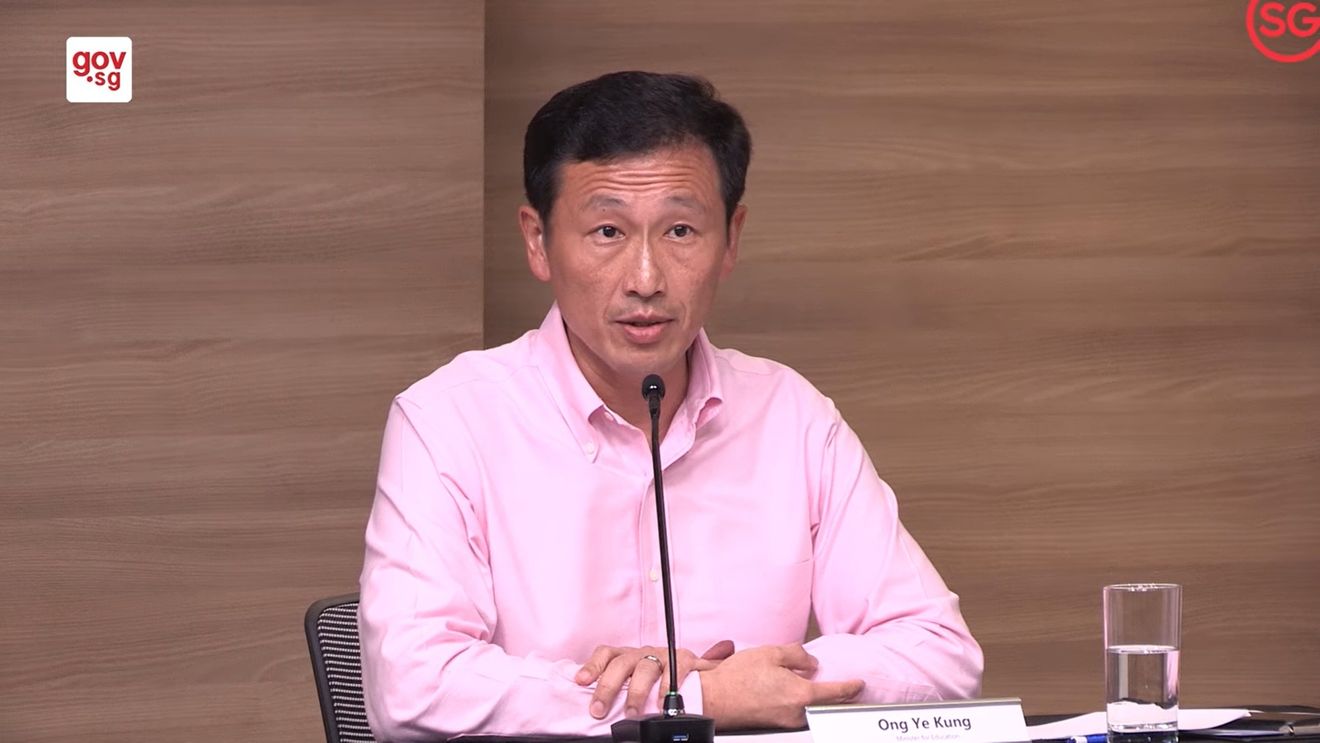 Singapore închide abia azi școlile, din cauza coronavirusului. Statul oferă câte 600 de dolari cash pentru fiecare cetățean și 300 de dolari în plus pentru părinți, ca oamenii să stea acasă o lună