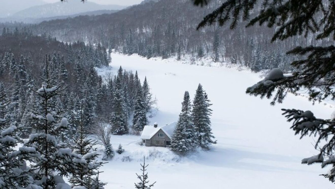 Un excursionist dispărut a fost găsit în viață după ce a supraviețuit mai mult de 6 săptămâni în sălbăticia izolată din Canada