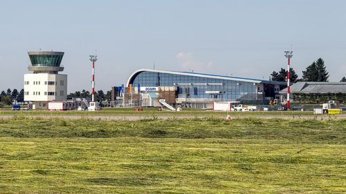 Întârziere de zece ore pentru un zbor de la Suceava la Londra: s-a stricat aeronava / ”Plecăm la 10 seara, după ce suntem aici de la 9 dimineața”