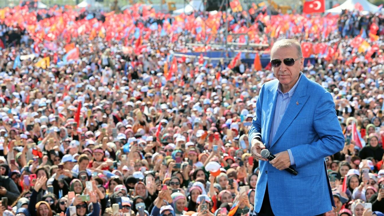 Erdogan anunță cu cinci zile înaintea alegerilor prezidențiale din Turcia o creştere salarială de 45% pentru sute de mii de angajaţi din sectorul public