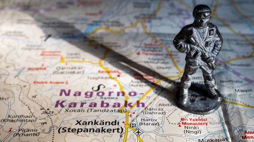 Uniunea Europeană doreşte consolidarea legăturilor cu Azerbaidjanul, pe care îl felicită pentru acordul de pace cu Armenia