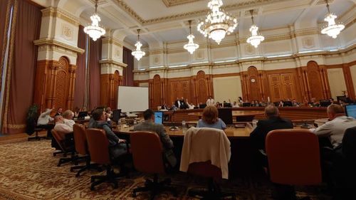 Proiectele USR ”Fără penali în funcții publice” și desființarea Secției speciale, pe ordinea de zi a ședinței de marți a Comisiei juridice; Dehelean (USR): ”Mă feresc de PSD când  ne fac daruri”