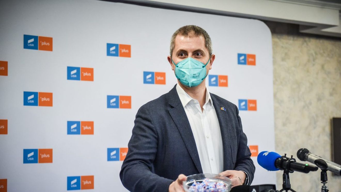 Barna a mers cu bomboane la Sibiu / Organizația locală a USR a postat recent un desen în care doi copii se ceartă pe un bol cu dulciuri, făcând aluzie la scandalul de la vârful partidului