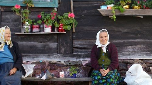 Comuna Bătrâna din Hunedoara e cea mai mică localitate din țară: are doar 88 de rezidenți / Fără drumuri, energie, apă și școli