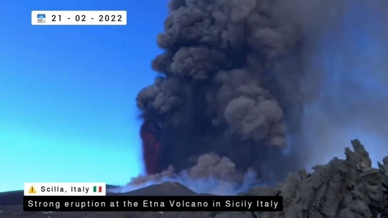 Etna, cel mai înalt vulcan activ din Europa, aruncă cenuşă / Aeroportul din Catania a fost închis