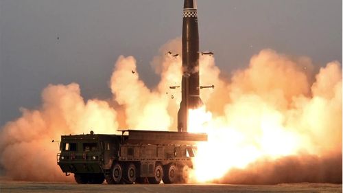 Coreea de Nord a lansat mai multe rachete cu o oră înainte de vizita şefului Pentagonului în zona de demarcaţie intercoreeană