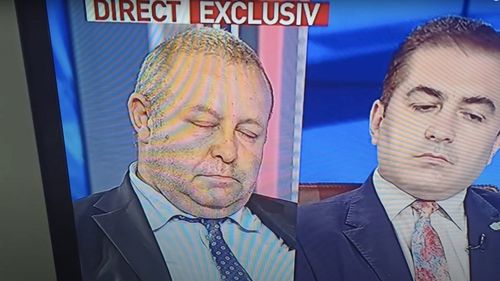VIDEO Senatorul PNL, Daniel Fenechiu, a ațipit în timp ce era invitat în platoul Antenei 3 / Zilele trecute, în timpul dezbaterilor din Comisia juridică pe legea izolării, el a băut coniac - ”din ceșcuță”, ca lumea să nu știe ce face