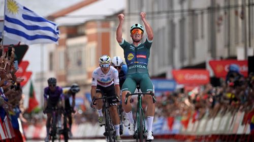 Mads Pedersen s-a impus în etapa a 15-a din Vuelta după o evadare de peste 40 de cicliști / Zi liniștită pentru Vingegaard care continuă în roșu