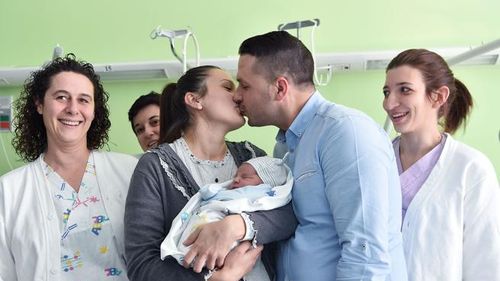 Primul copil născut la Torino în 2020 este fiul unor români